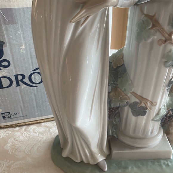 RETIRED 2005 ROMEO AND JULIET LLADRO PORCELAIN FIGURINE Item# 01004750 - Picture 4 of 16